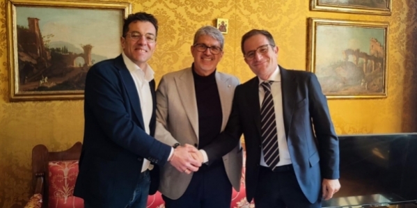sindaci_da_sinistra_de_simone_servalli_e_della_monica.jpg