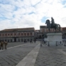 Vedi la galleria NAPOLI : PIAZZA PLEBISCITO DI NUOVO IMBRATTATA