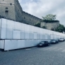 Vomero San Martino il muro puntellato e impacchettato