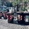 Vomero piazza Vanvitelli bidoncini carrellati