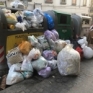Napoli via Pitloo rifiuti