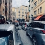 Napoli via Recco traffico bloccato con auto in fila indiana