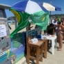 Raccolta firme in spiaggia a Ischia