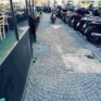 Vomero piazza Fanzago marciapiede occupato con fossette per gli alberi abolite