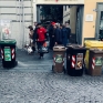 municipalit_collinare_via_scarlatti_shopping_tra_bidoncini.jpg