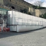 napoli_san_martino_il_muro_puntellato_con_il_negozio_coppola_chiuso.jpg