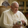papa_francesco_e_la_palla_di_pezza.jpg