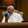 papa_francesco_pelota_de_trapo_scholas_occurrentes_roma_maggio_2024_1.jpg