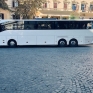 vomero_piazza_vanvielli_pullman_turistico_fermo_dinanzi_allo_stazionamento_dell_anm_03_11_2024.jpg