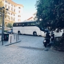 vomero_piazza_vanvitelli_pullmann_turistici_fermi_sulla_carreggiata_03_11_2024.jpg